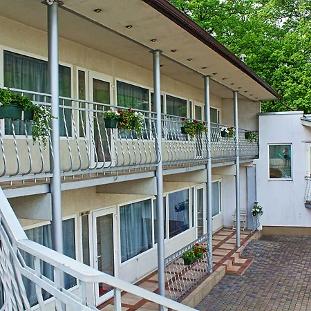 Nb With Free Parking 3* Riga