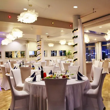 Nb With Free Parking 3* Riga