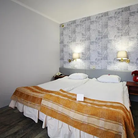 Hotel Nb With Free Parking