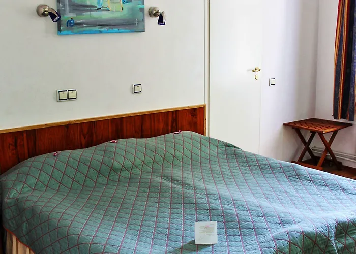 Nb With Free Parking Hotel