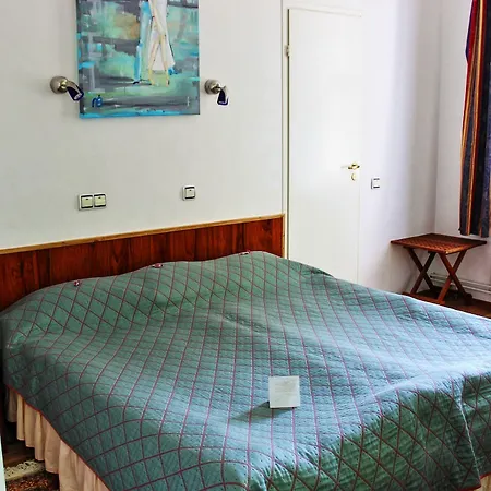 Nb With Free Parking 3* Riga