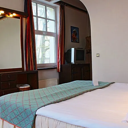 Hotel Nb With Free Parking