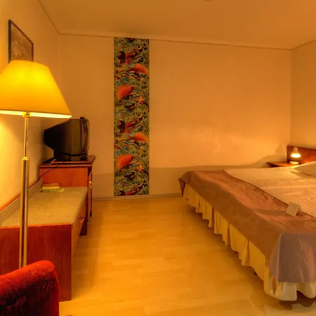 Hotel Nb With Free Parking